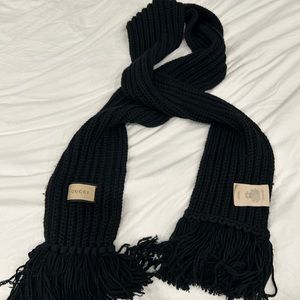 Black, winter wool, Authentic Gucci scarf like new